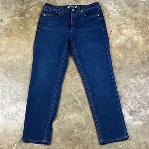 Seven7 Dark Blue Slim-Straight Leg Jeans
Size: 6